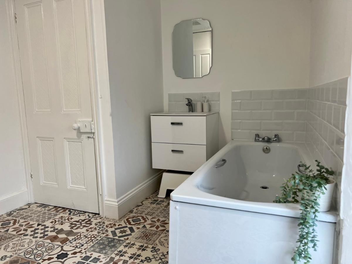 Heathcliff - 5 Bedroom House In Town Centre 텐비 외부 사진