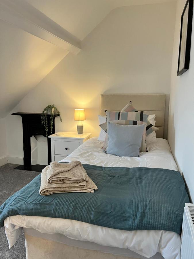 Heathcliff - 5 Bedroom House In Town Centre 텐비 외부 사진